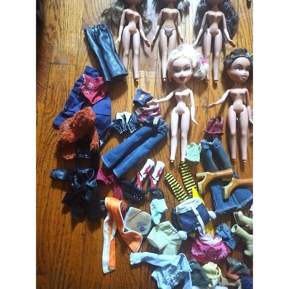 Vintage HUGE BRATZ LOT 30 Nude Dolls  Clothes Shoes - Picture 5 of 16